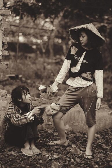 hình ảnh ăn xin hài hước ăn mày cho tiền lẫn nhau