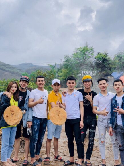 hình ảnh anh em tốt đi cắm trại