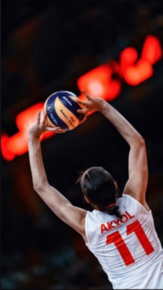 hình ảnh bóng chuyền được nữ động viên đỡ