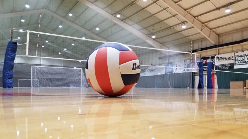 hình ảnh bóng chuyền trên sân