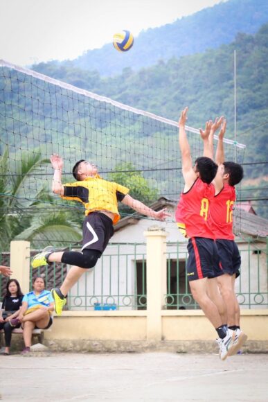 hình ảnh bóng chuyền trong trận thi đấu