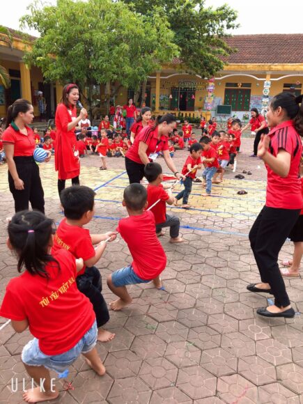 Hình ảnh trò chơi dân gian Việt Nam với tên gọi kéo co