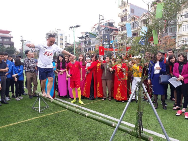 hình trò chơi dân gian Việt Nam đi cầu khỉ