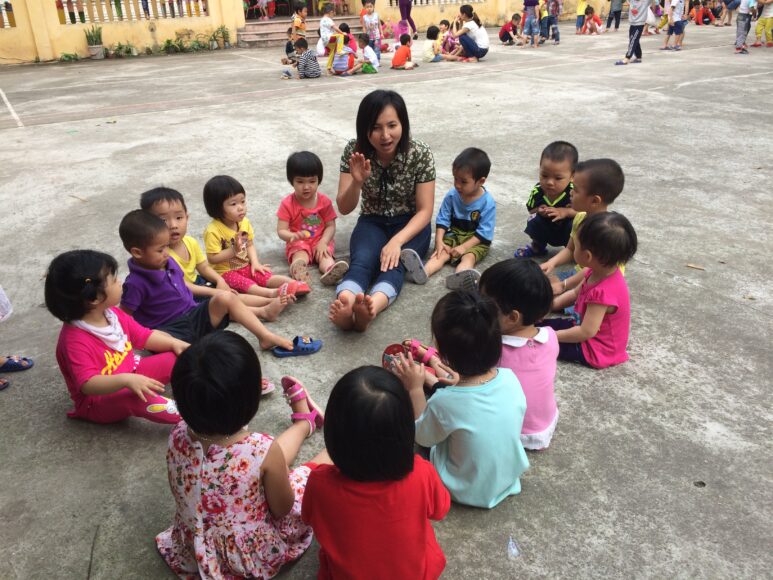 hình trò chơi dân gian Việt Nam Đúc cây dừa, chừa cây mỏng