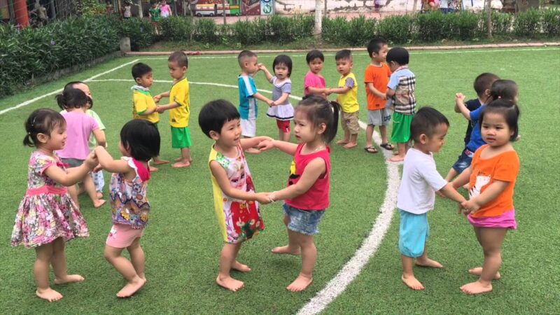 hình trò chơi dân gian Việt Nam lộn cầu vồng