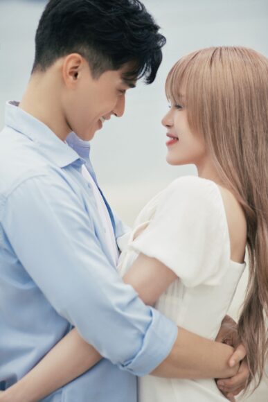 Ảnh Thiều Bảo Trâm ôm bạn trai nồng nhiệt