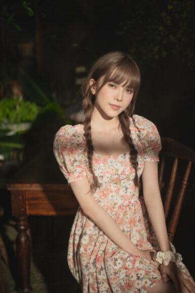 Ảnh Thiều Bảo Trâm với váy hoa hot trend