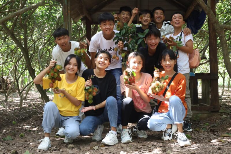 ảnh Anh Ba Phải TV bẻ chôm chôm