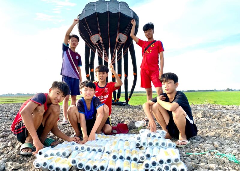 ảnh Anh Ba Phải TV chơi khinh khí cầu