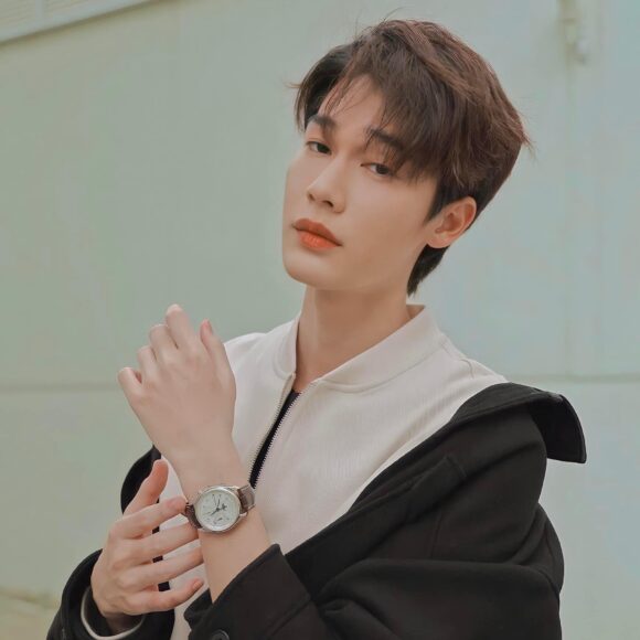 ảnh Ren F4 tạo dáng ngầu