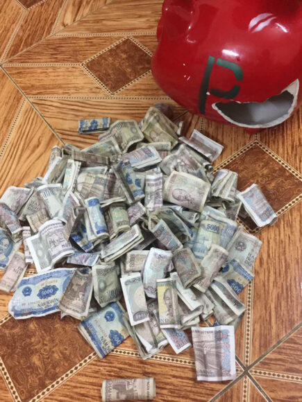 Ảnh tiền lẻ đập ra từ heo đất