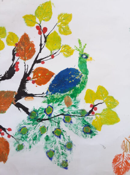 Cách vẽ tranh in hoa lá và chim công