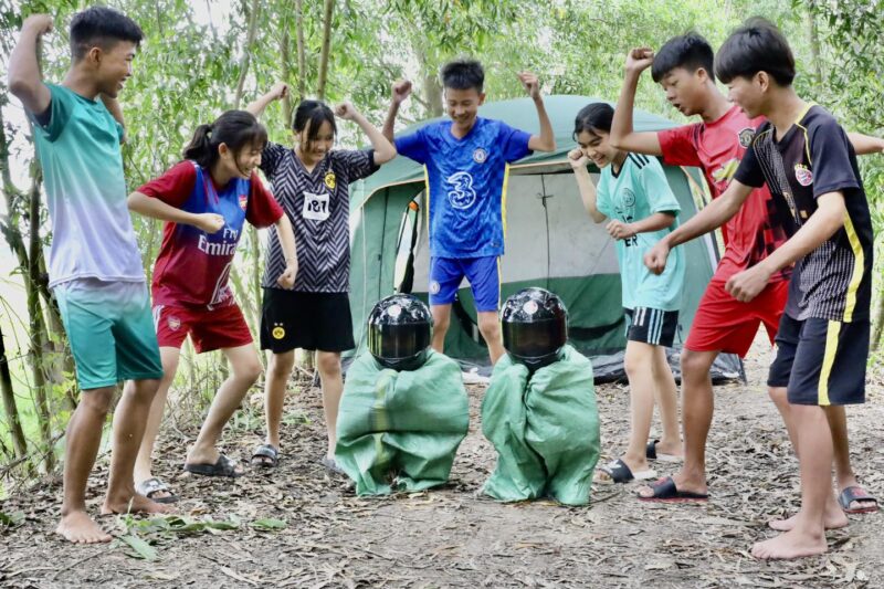 hình Anh Ba Phải TV chơi trò chơi