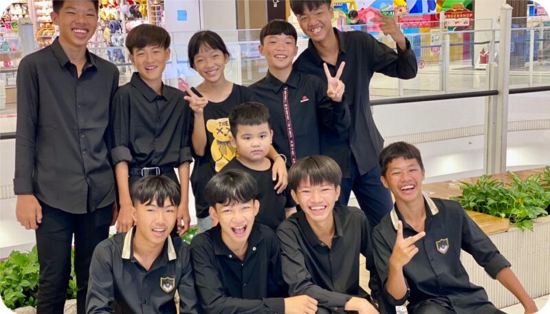 hình Anh Ba Phải TV mặc đồ đen