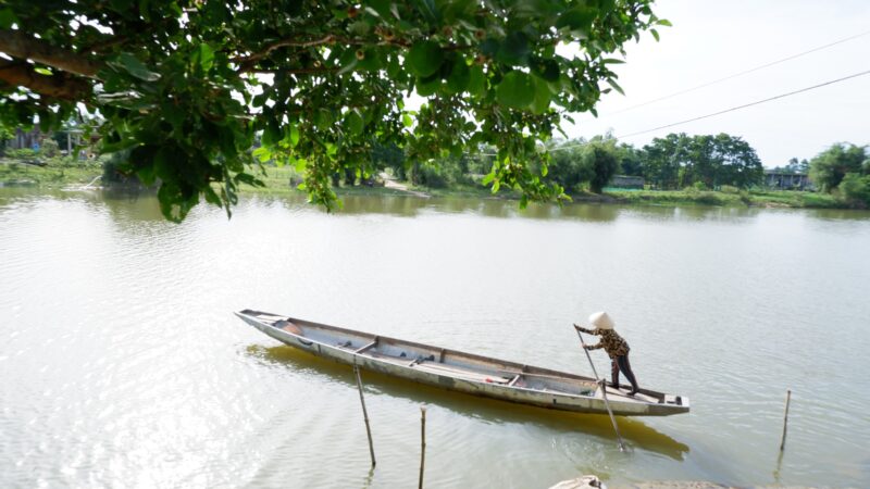 Hình ảnh dòng sông và con đò