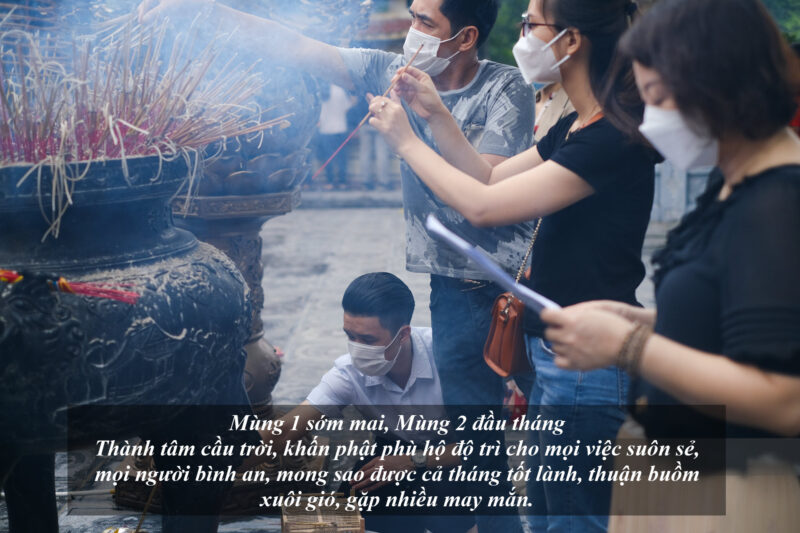 hình ảnh mùng 1 đi chùa