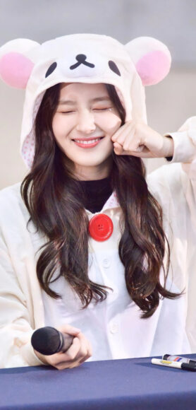 Hình ảnh Nancy đội mũ cute