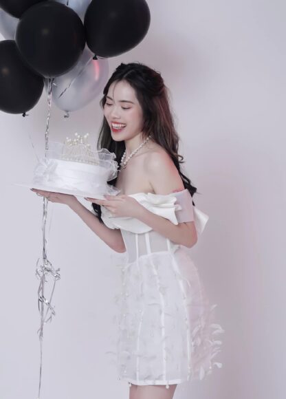 hình ảnh Ngọc Matcha váy trắng