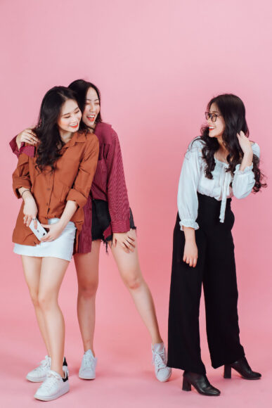 Hình ảnh nhóm bạn thân tạo dáng siêu chất