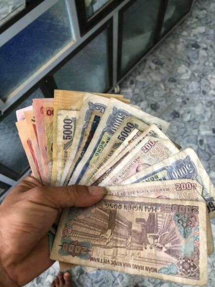 hình ảnh tiền lẻ được xòe ra như cánh quạt