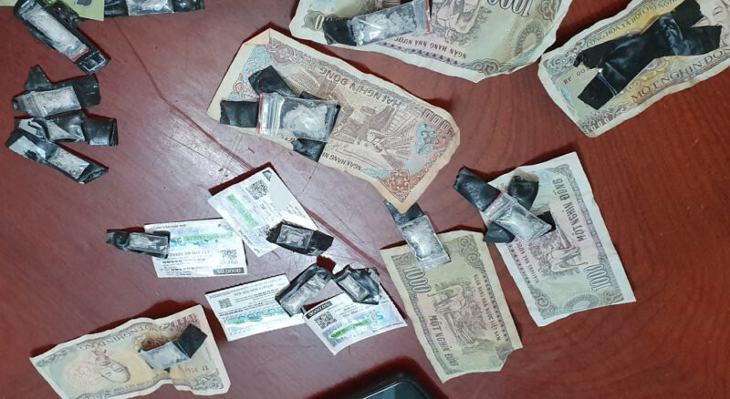 Hình ảnh tiền lẻ hài hước dùng chơi bài