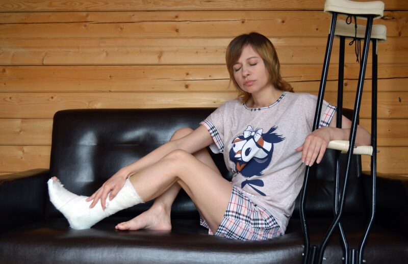 hình bị thương chân