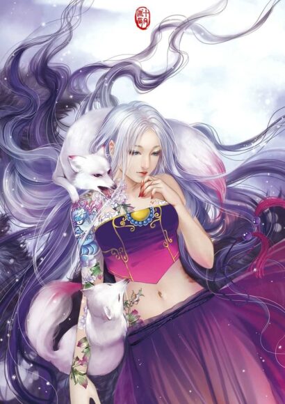 Hình hồ ly đậu trên vai cô gái