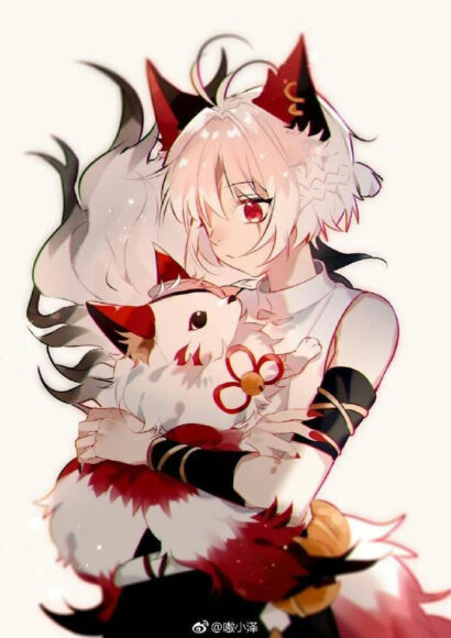 Hình hồ ly được cô gái ôm trong lòng