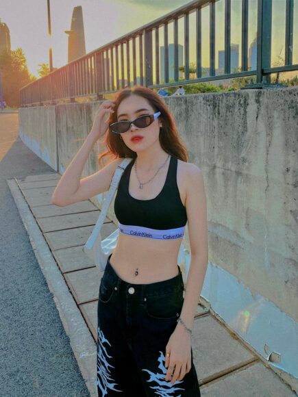 hình Ngọc Matcha dưới hoàng hôn