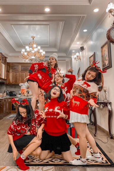 Hình nhóm bạn thân 5 người