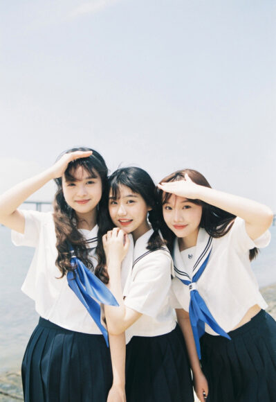 Hình nhóm bạn thân mặt ngây thơ