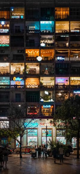 Hình thành phố Hồ Chí Minh những căn nhà rực ánh đèn