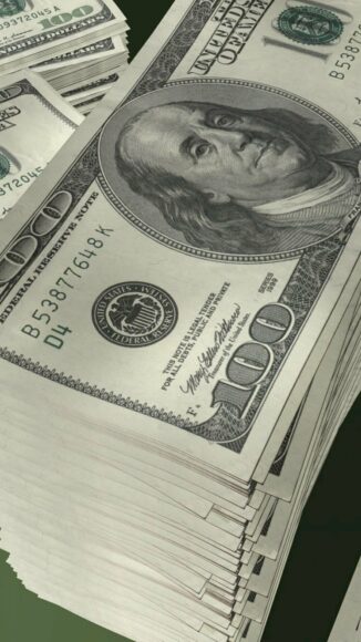 Hình tiền Đô xếp thành chồng dày