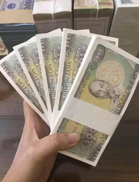 Hình tiền lẻ tay cầm cọc 1k