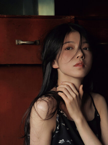 Hình ảnh buồn nữ khuôn mặt cô đơn