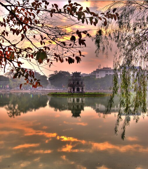 Hình tháp rùa trong ánh chiều vàng