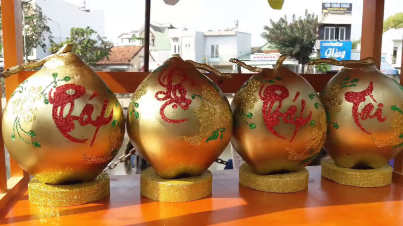 Vẽ dừa chưng tết phủ kim tuyến