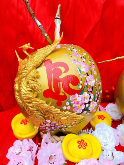 Vẽ dừa chưng tết phủ rồng vàng