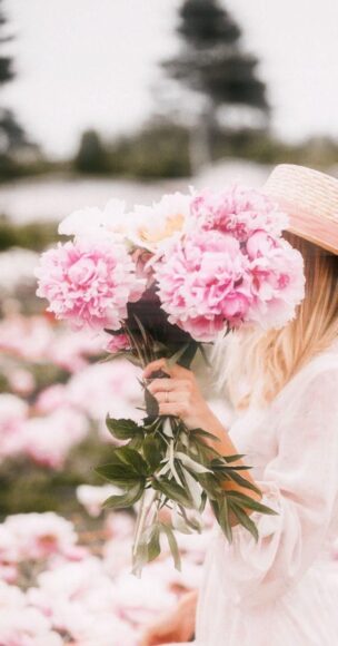 ảnh nền điện thoại iPhone cô gái và hoa