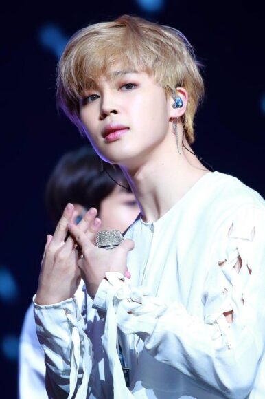 Ảnh Jimin chụp trong buổi biểu diễn