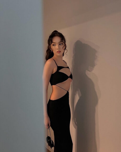 ảnh Ngọc Trinh mặc váy đen