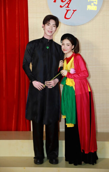 ảnh Thị Mầu Hòa Minzy chụp cùng Erik