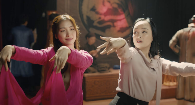 ảnh Thị Mầu Hòa Minzy tập vũ đạo cùng chuyên gia