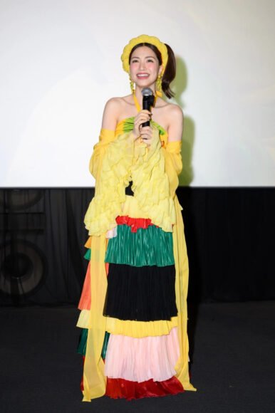 ảnh Thị Mầu Hòa Minzy trong buổi off fan