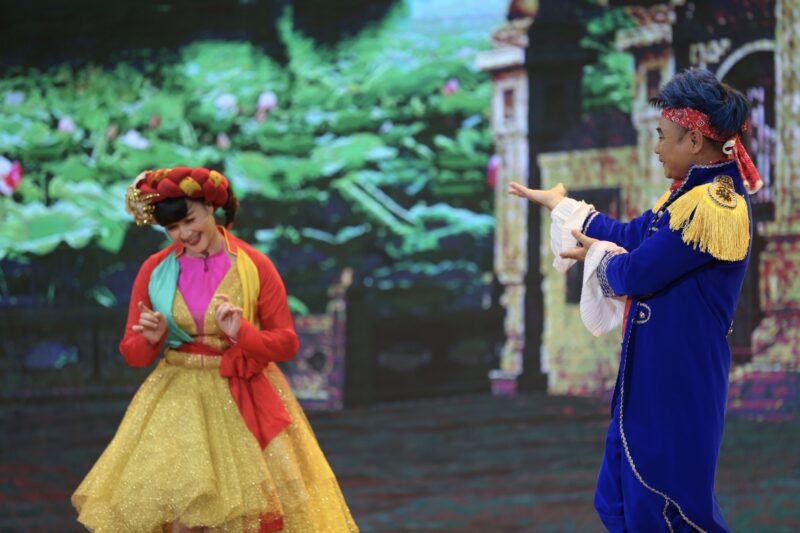 ảnh thị mầu trong vở kịch hài