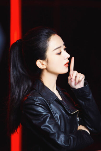 Ảnh Triệu Lệ Dĩnh ngầu tạo dấu im lặng