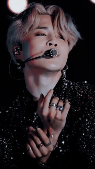 hình ảnh Jimin đang biểu diễn