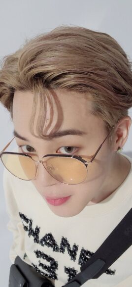 hình ảnh Jimin đeo kính râm fashion