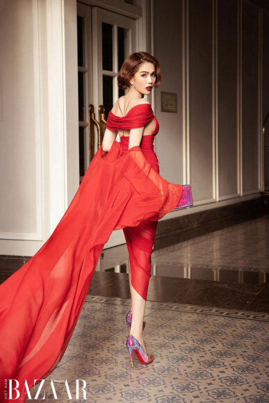 hình ảnh Ngọc Trinh chụp ảnh cho báo thời trang