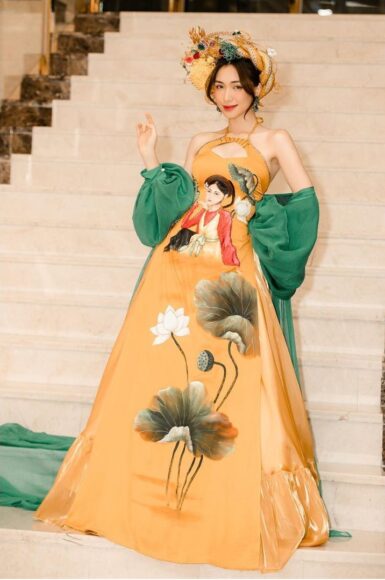 hình ảnh Thị Mầu Hòa Minzy tạo dáng trước cầu thang